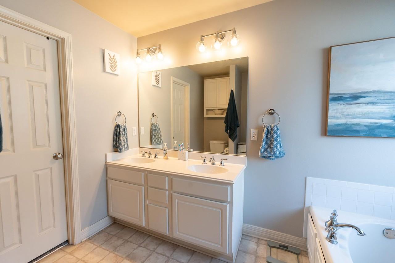 592 Whitefield Ln - Photo 5 of 10