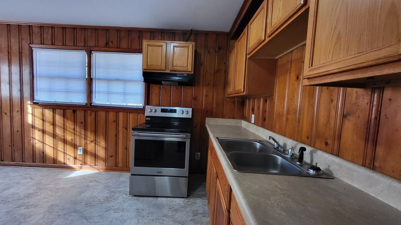 209 E 15th St - Photo 4 of 10