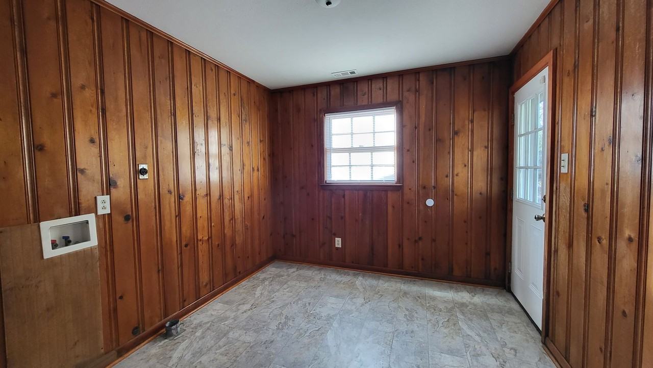 209 E 15th St - Photo 5 of 10