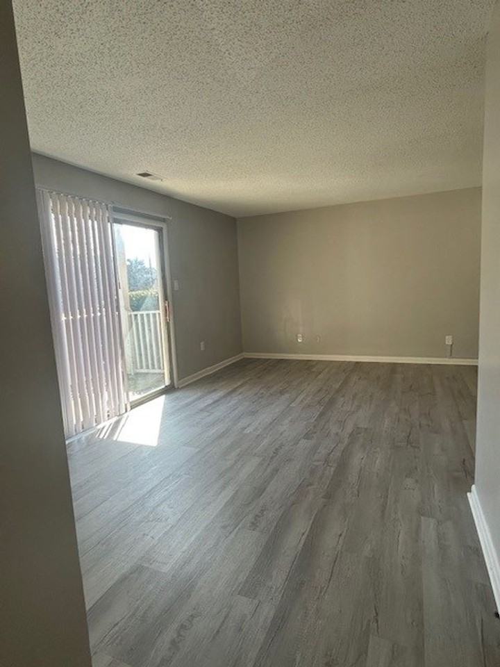 9505 University Terrace Dr - Photo 5 of 16