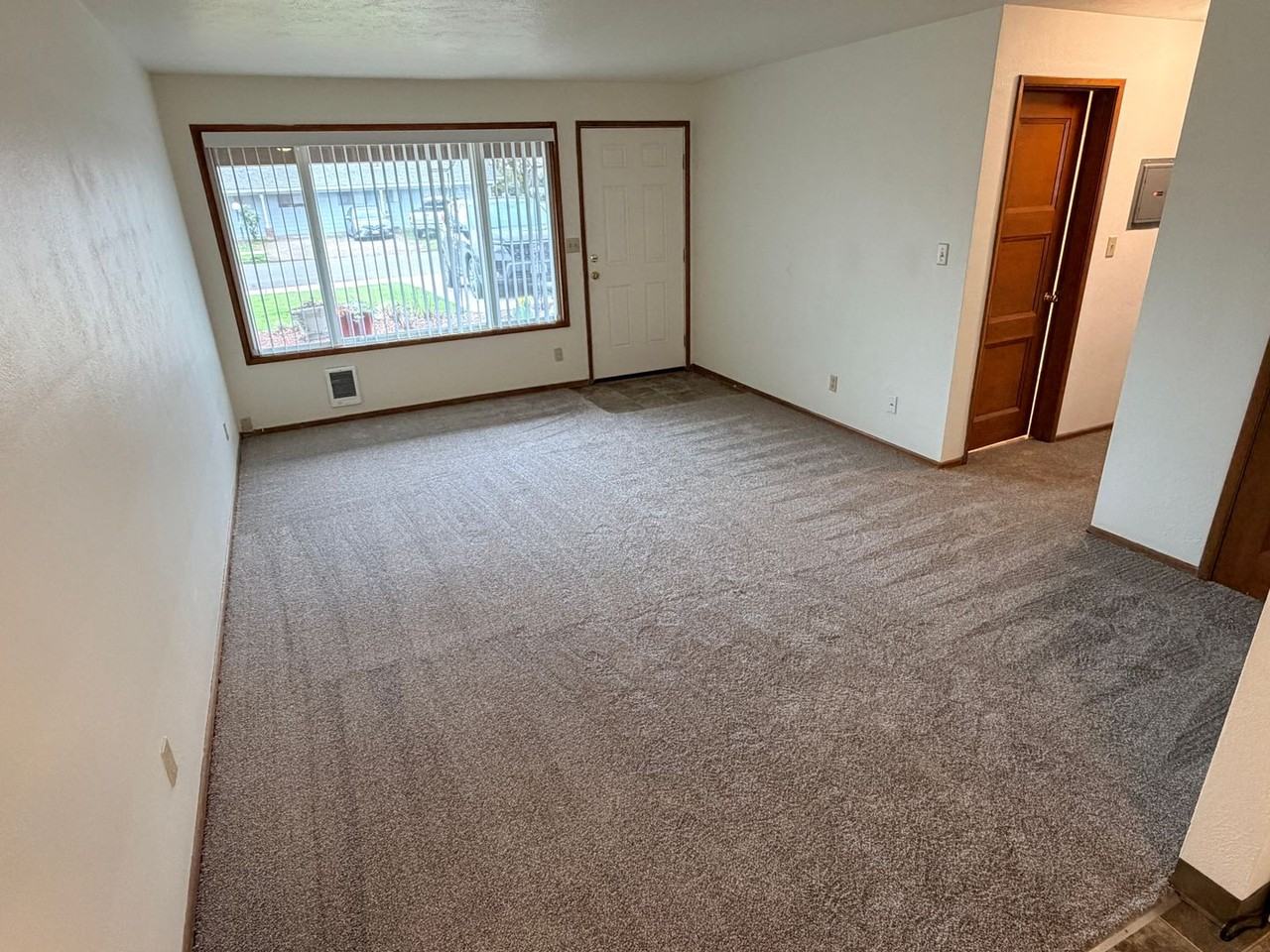 4007 Iberis St Ne - Photo 2 of 11