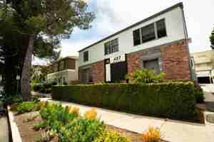 featured image of 457 Kelton Ave