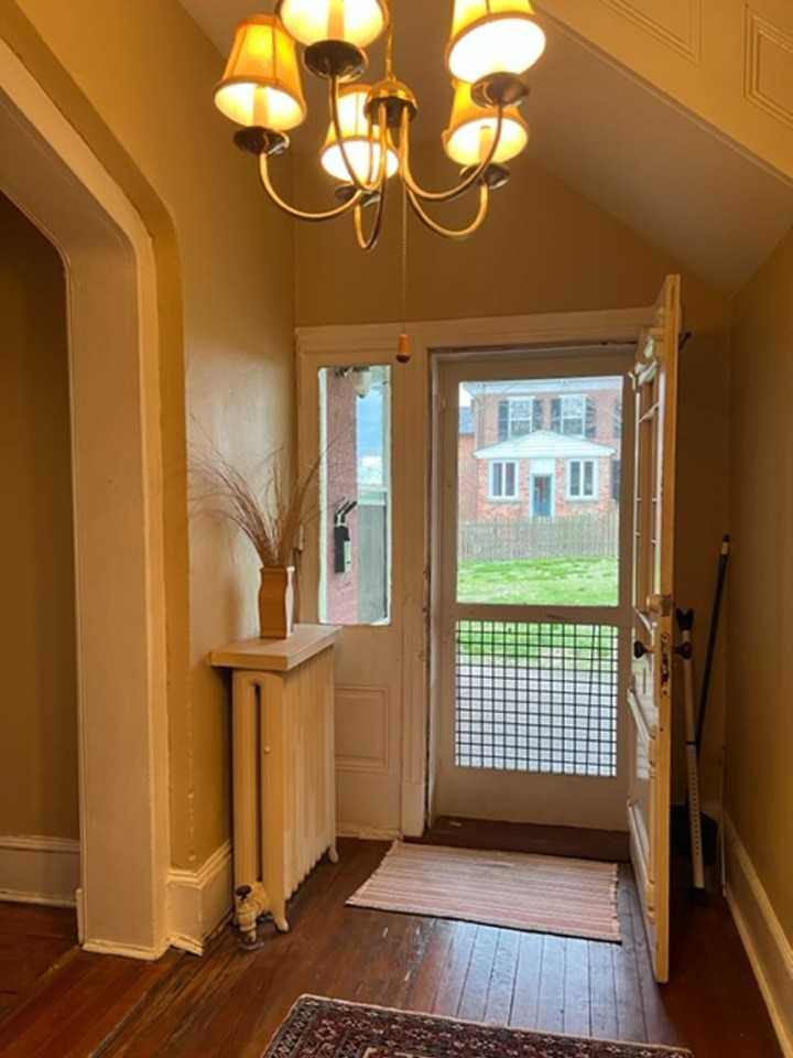 Main Street, 327 S. - Photo 3 of 23