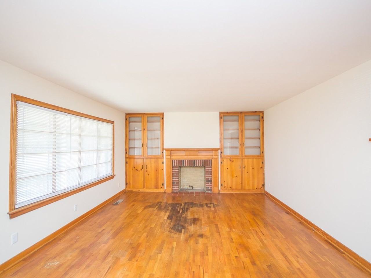 707 Hine St N - Photo 4 of 22