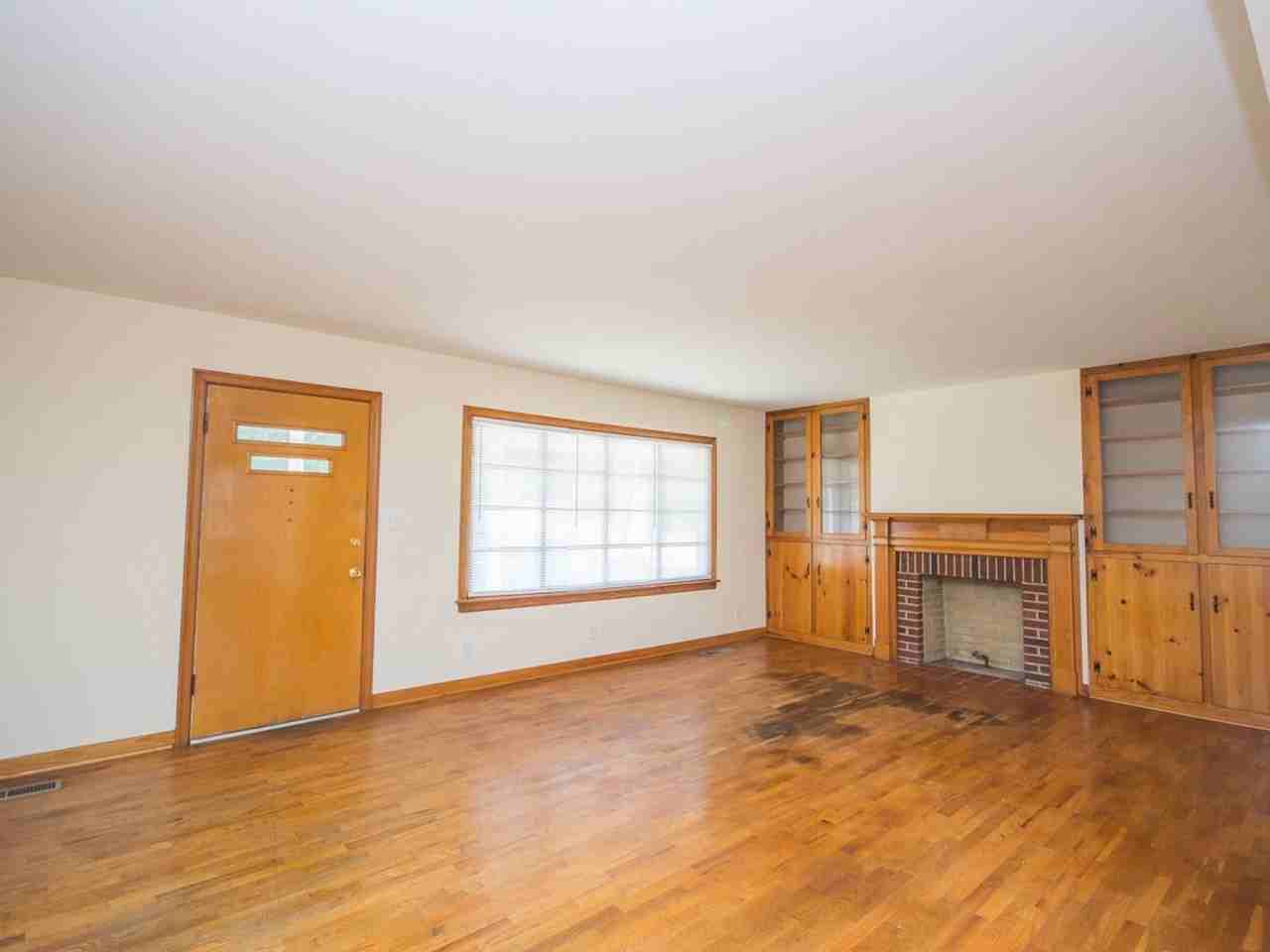 707 Hine St N - Photo 6 of 22