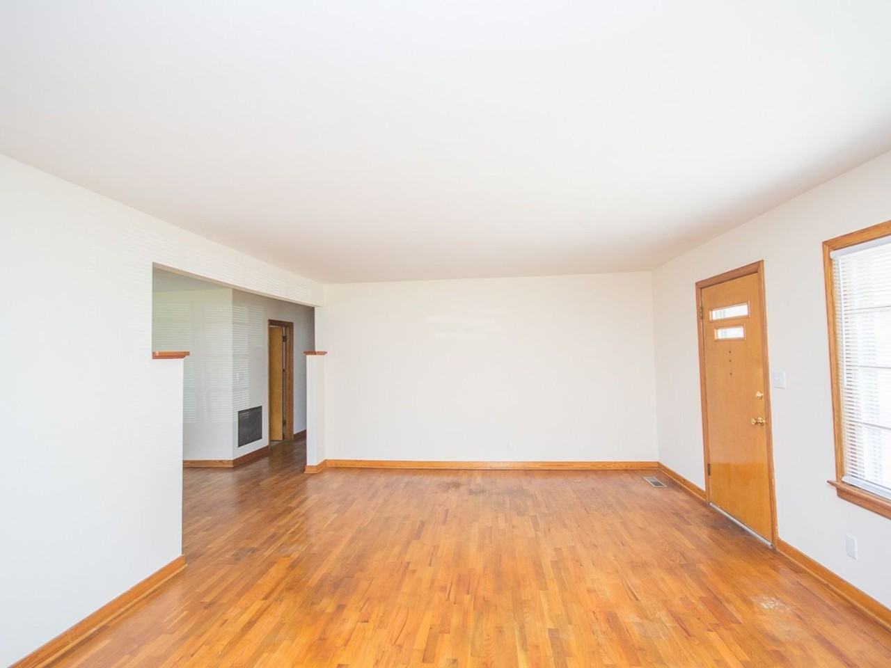 707 Hine St N - Photo 7 of 22