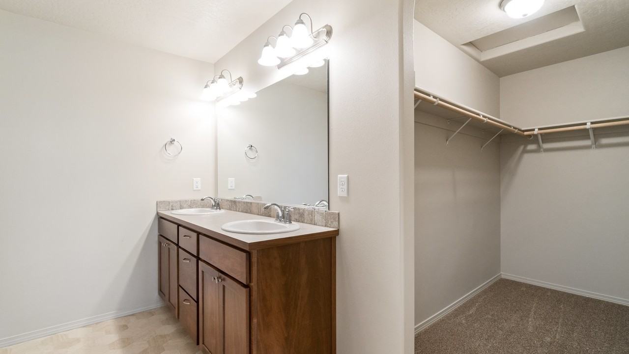 13110 W Tower Ave - Photo 3 of 23