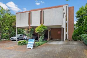 featured image of 2037 Franklin Ave E