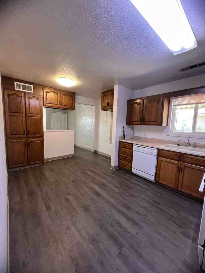 638 N O St - Photo 2 of 16