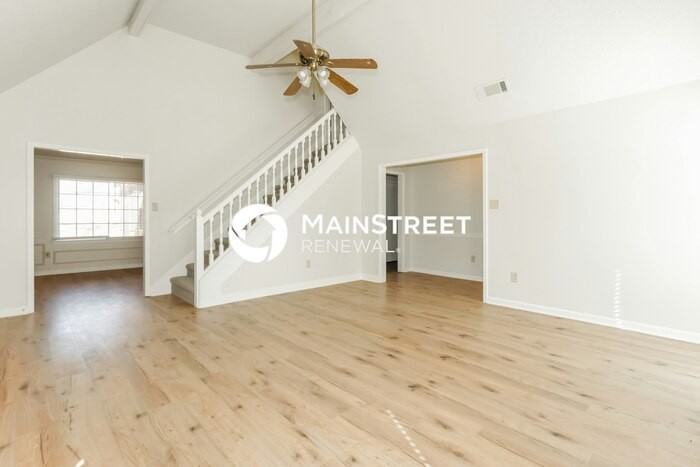 8018 Cross Village Dr - Photo 4 of 18