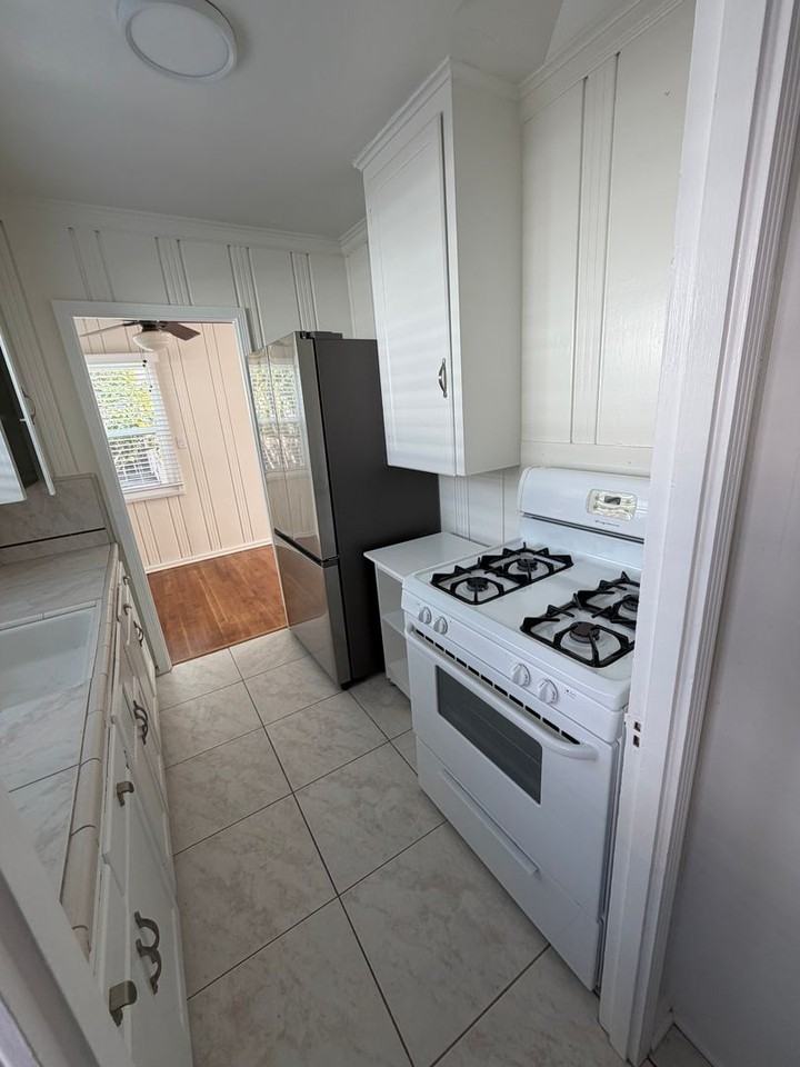 4832 Kansas St - Photo 4 of 8