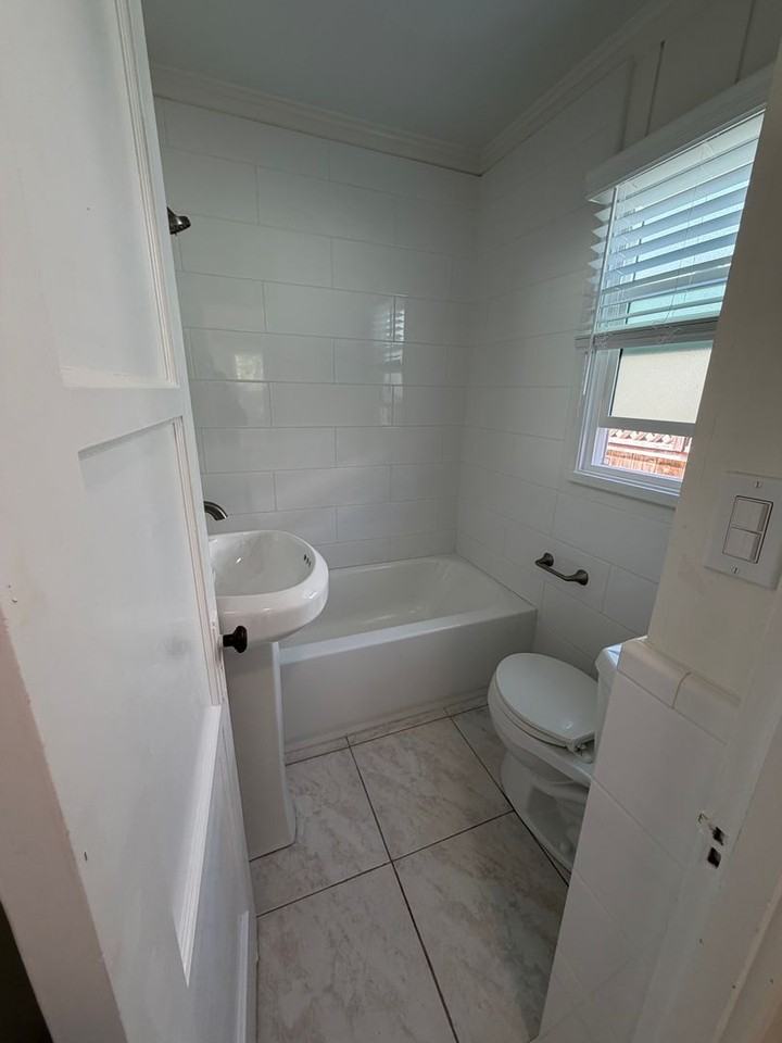 4832 Kansas St - Photo 6 of 8