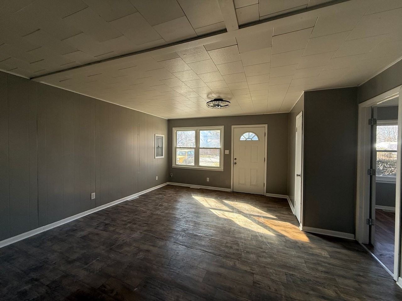 524 N Mahn Ave - Photo 4 of 12