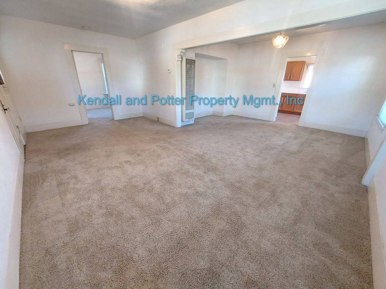 210 Windsor St - Photo 3 of 20