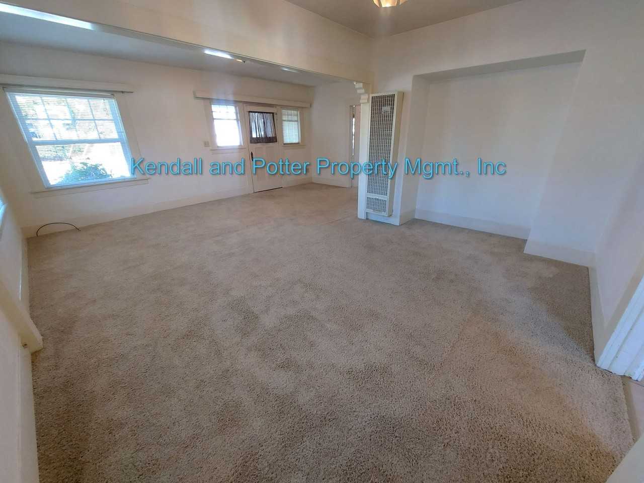 210 Windsor St - Photo 5 of 20