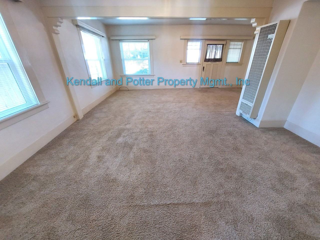 210 Windsor St - Photo 6 of 20