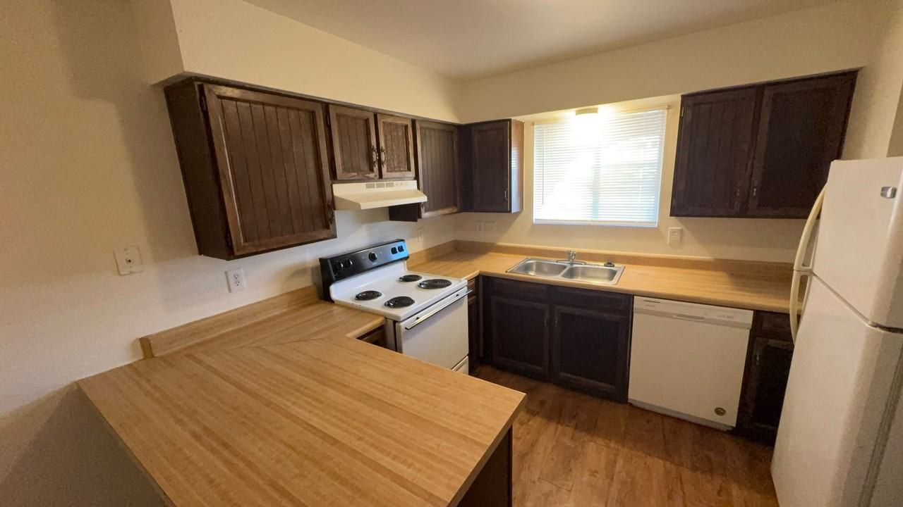 1321 E Jensen St - Photo 7 of 10