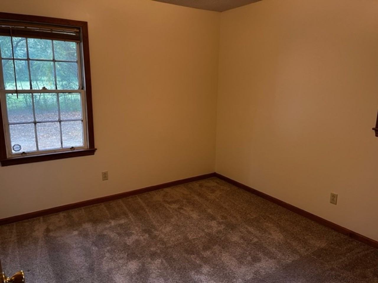 516 Floyd St - Photo 6 of 11