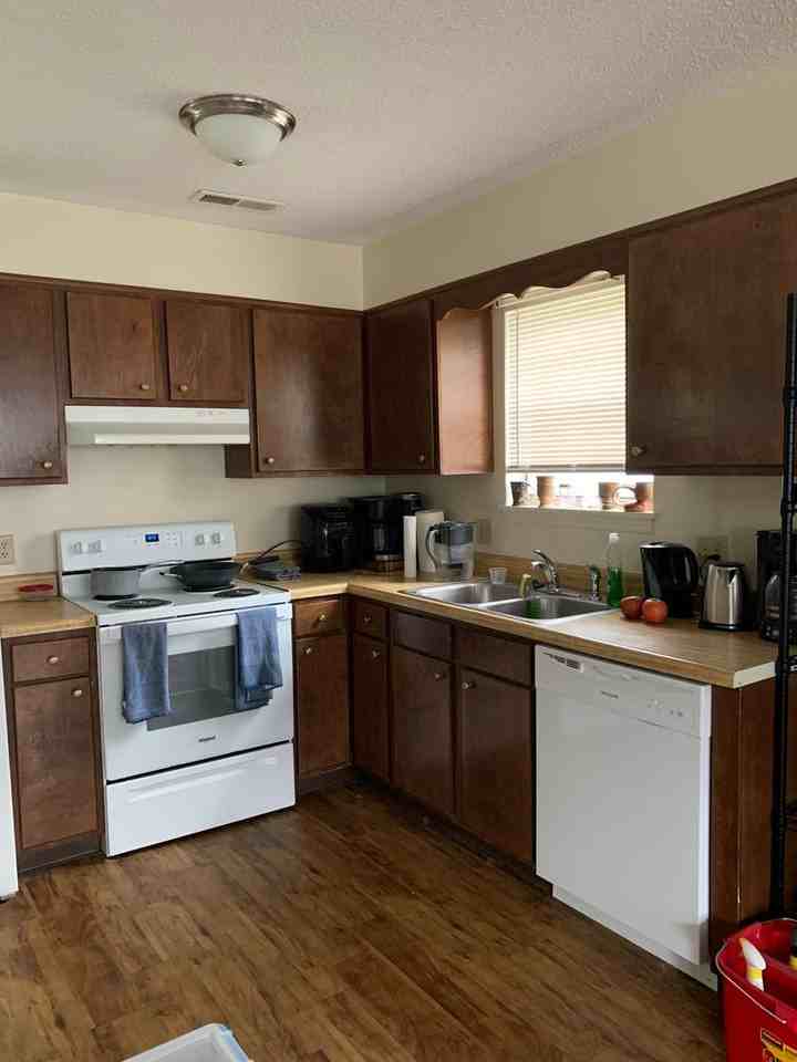 1198 Rosedale Dr - Photo 3 of 9