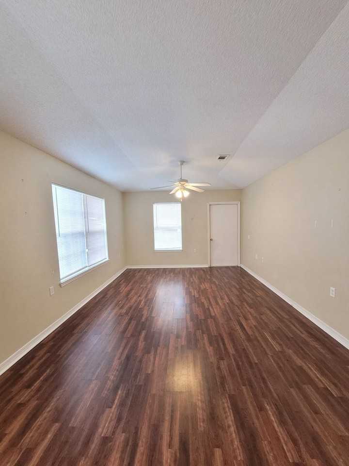 7802 Heirloom Dr - Photo 7 of 19