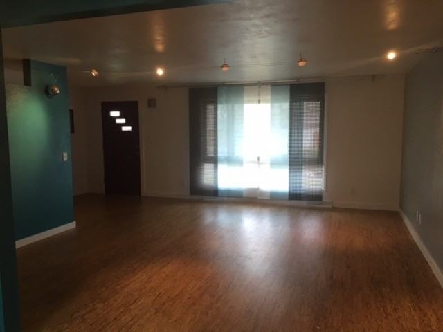 617 W 36th St - Photo 2 of 12