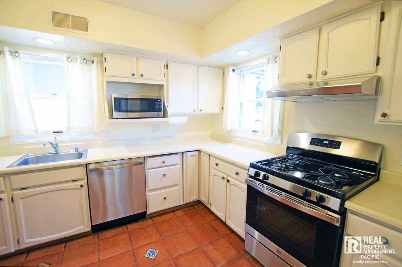 1917 7th St - Photo 6 of 29