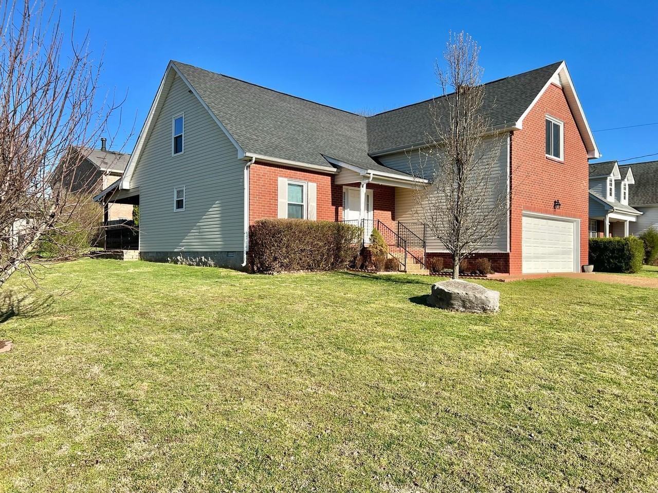 1401 Angel Ct - Photo 2 of 25