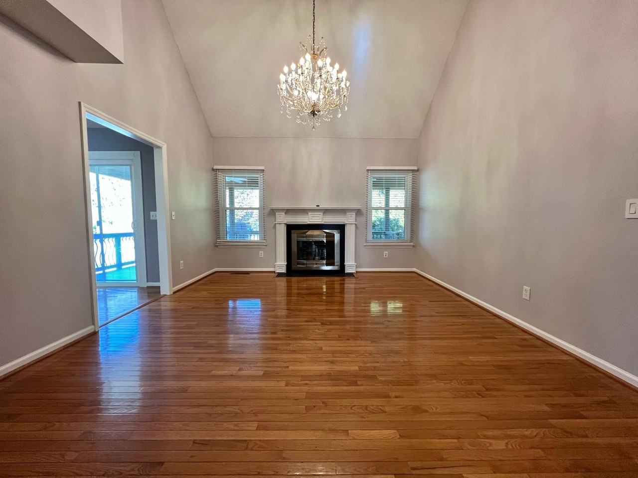 1401 Angel Ct - Photo 3 of 25