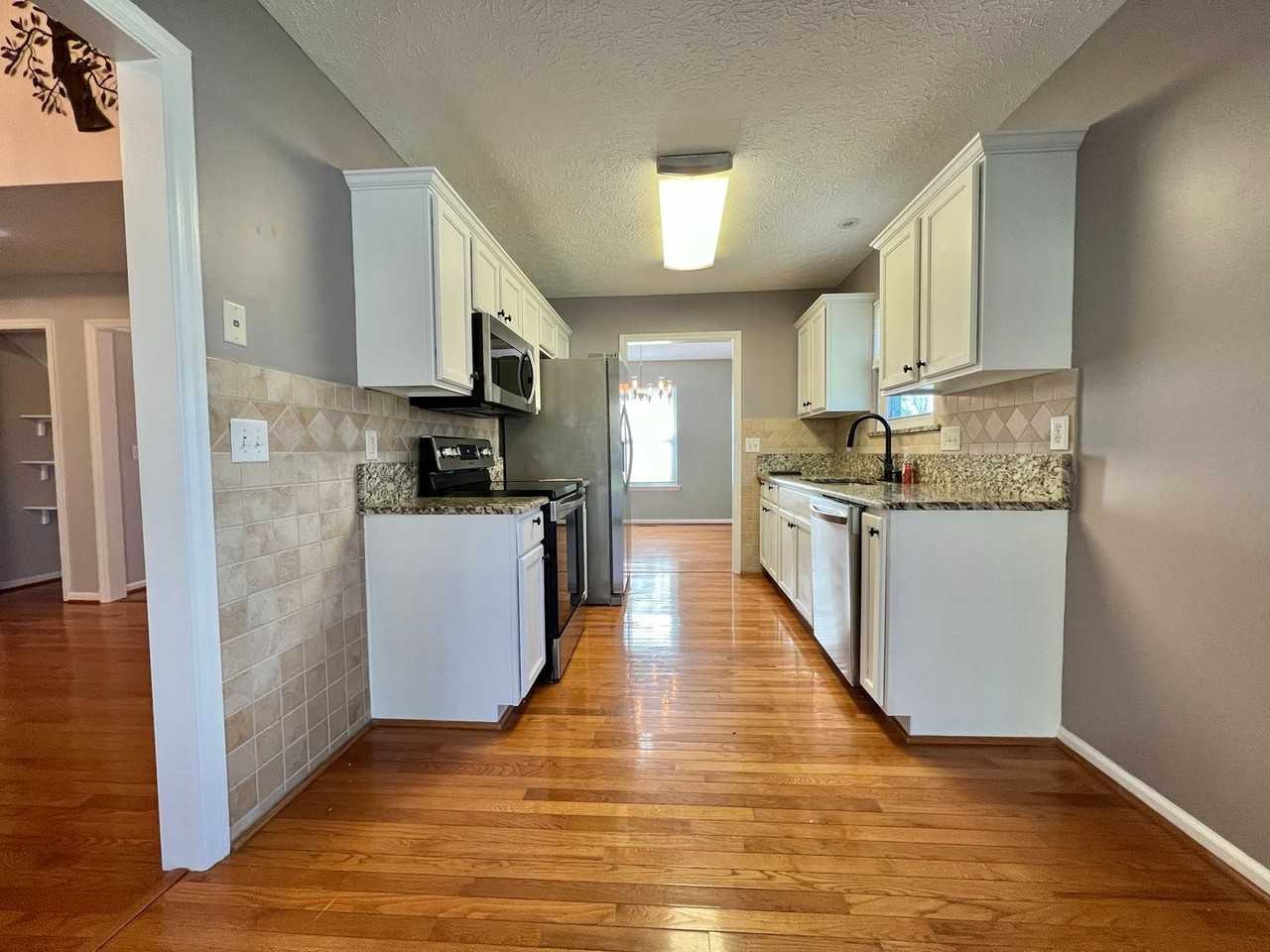 1401 Angel Ct - Photo 6 of 25