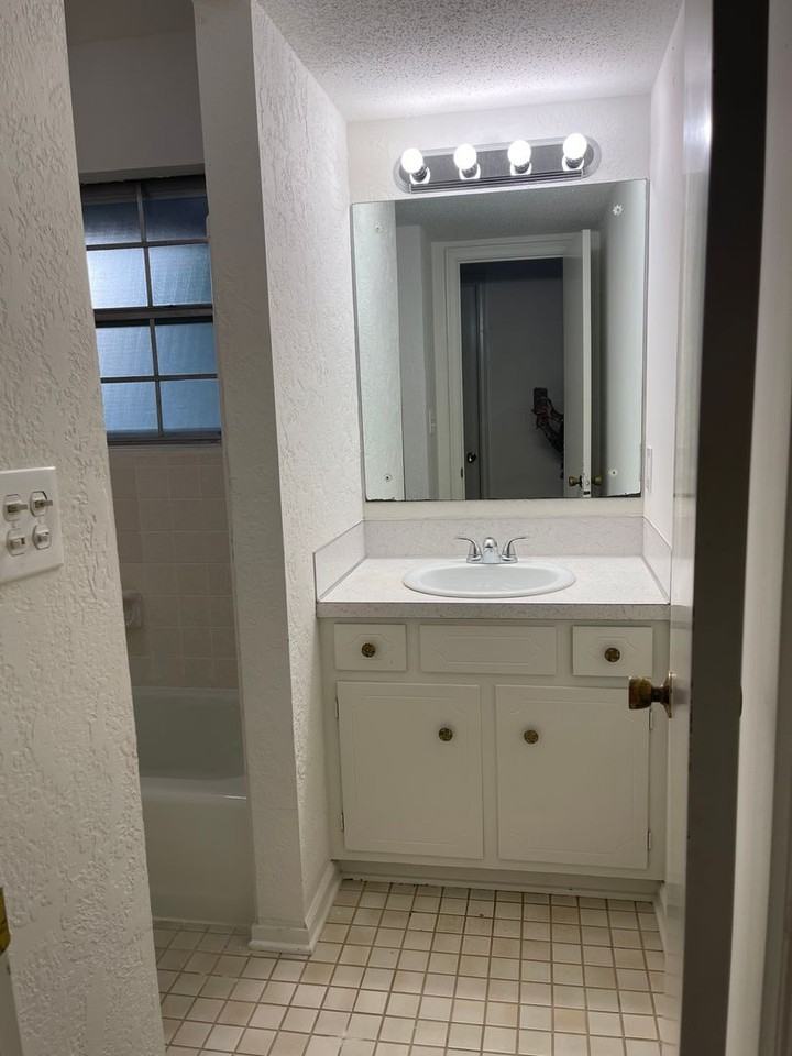 1715 S 124th East Ave - Photo 4 of 18