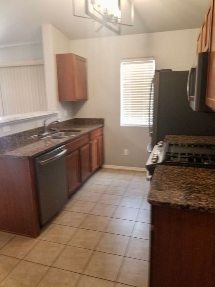 5095 Kensington Way - Photo 3 of 9