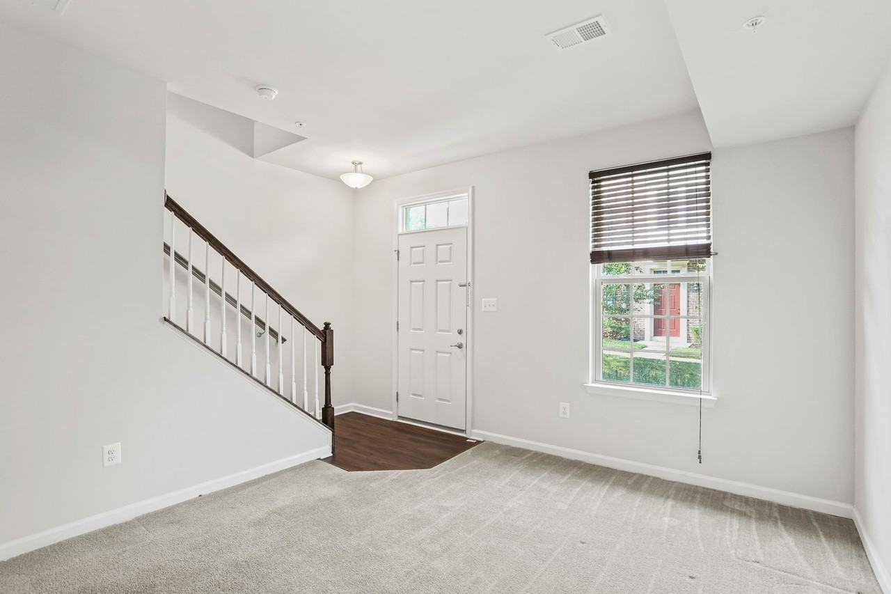 2923 Glendale Ave - Photo 2 of 17