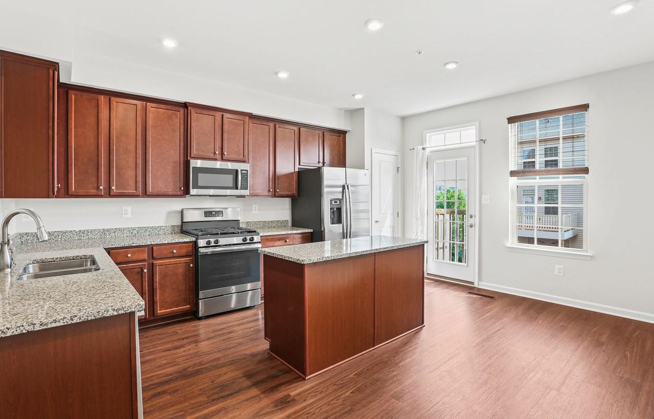 2923 Glendale Ave - Photo 4 of 17