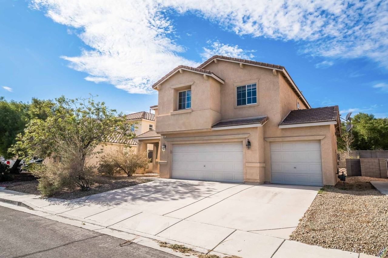 5221 Coral Hills St - Photo 2 of 24