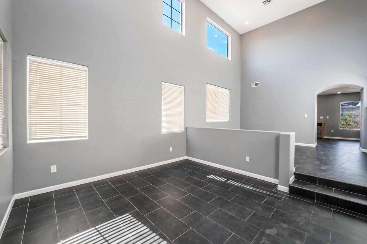 5221 Coral Hills St - Photo 3 of 24