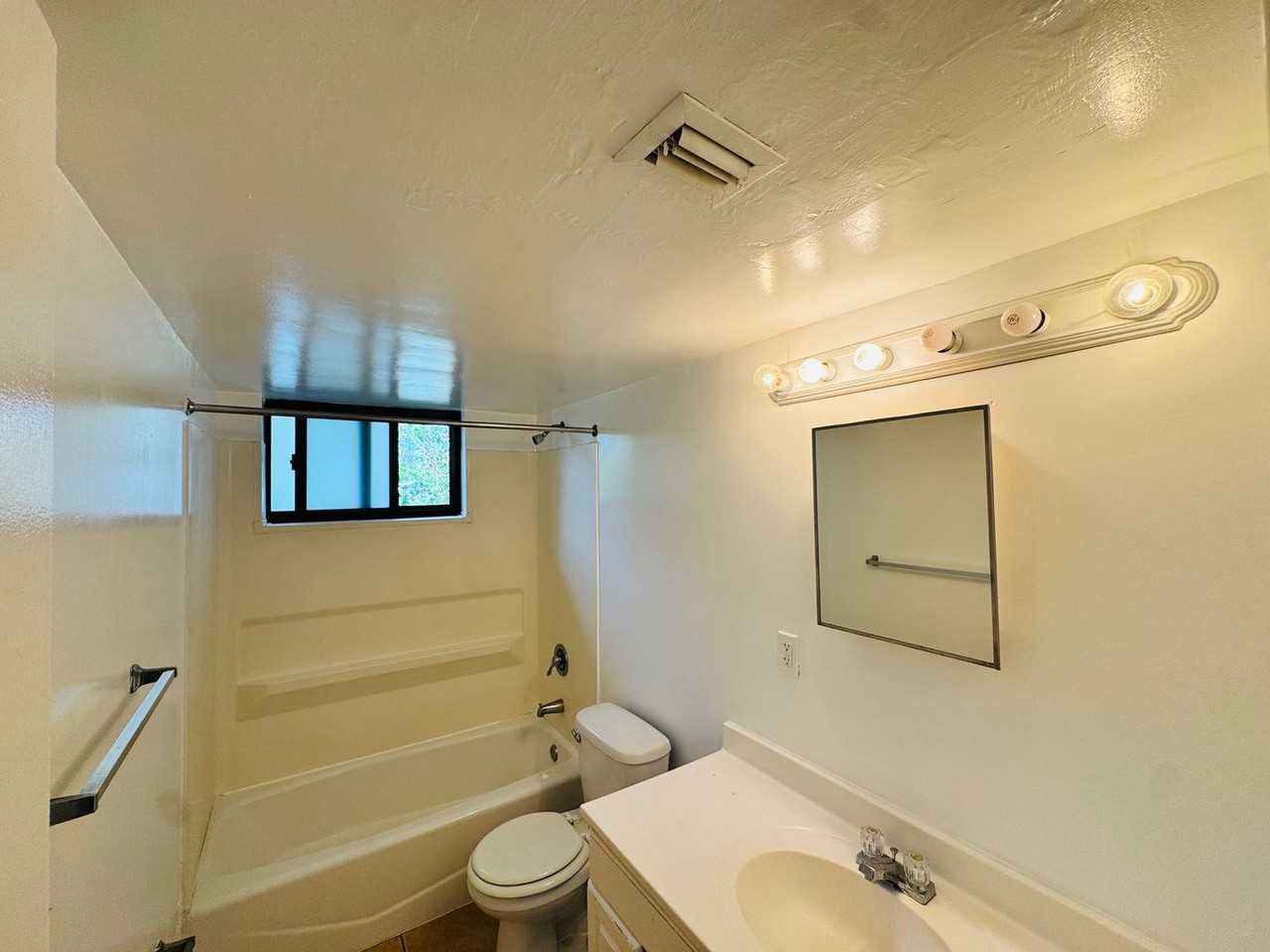 501 Se 23rd St #6 - Photo 4 of 5