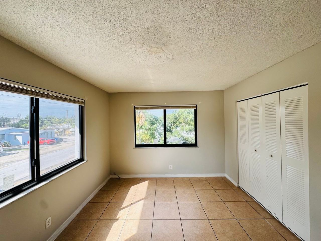 501 Se 23rd St #6 - Photo 5 of 5