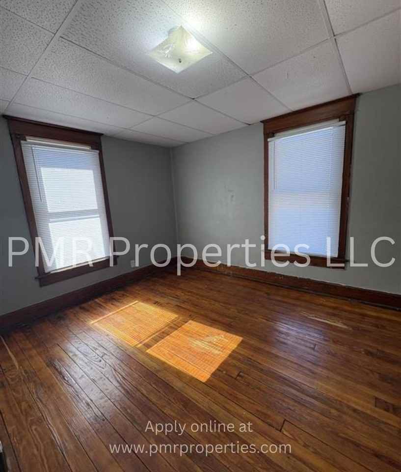 2102 S 9th St - Photo 2 of 11