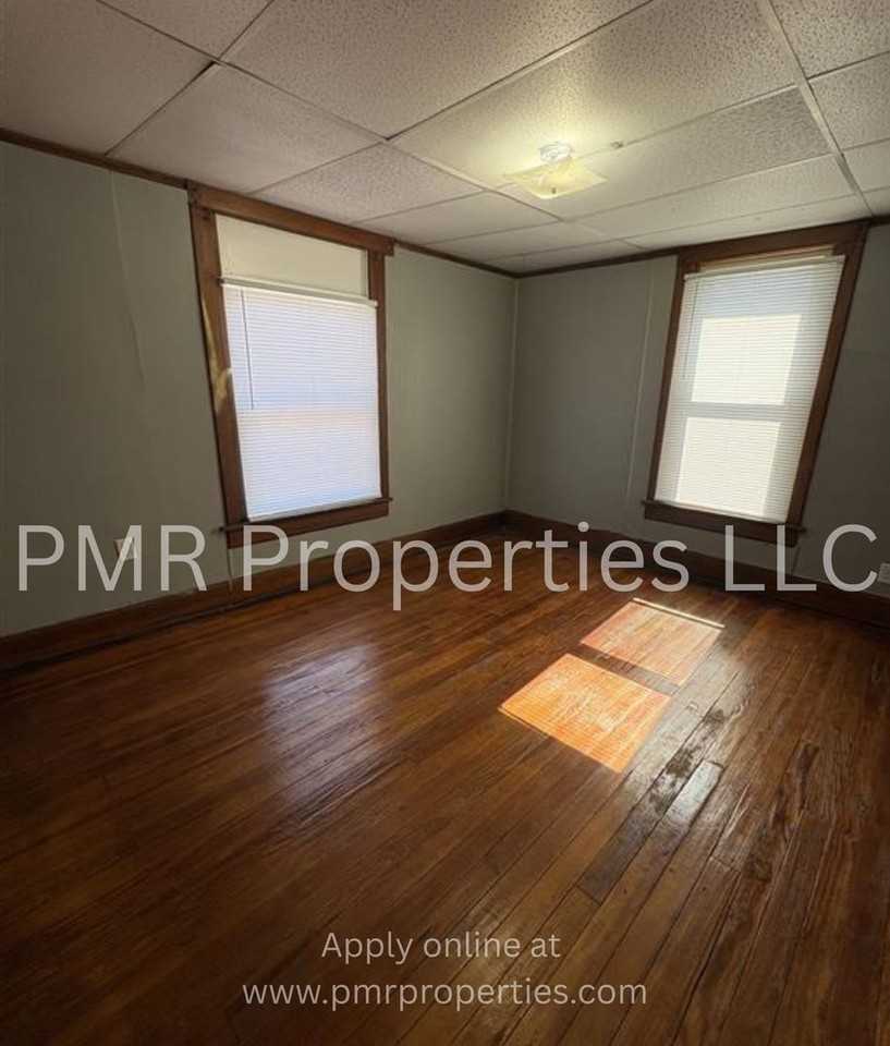 2102 S 9th St - Photo 4 of 11