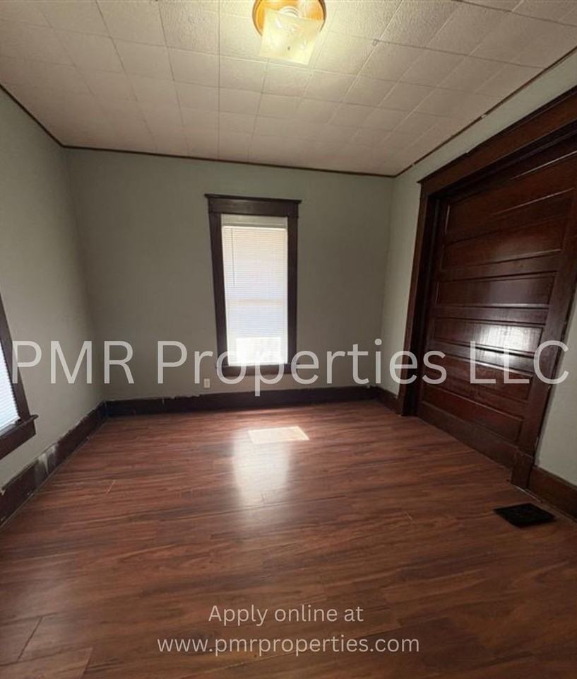 2102 S 9th St - Photo 7 of 11