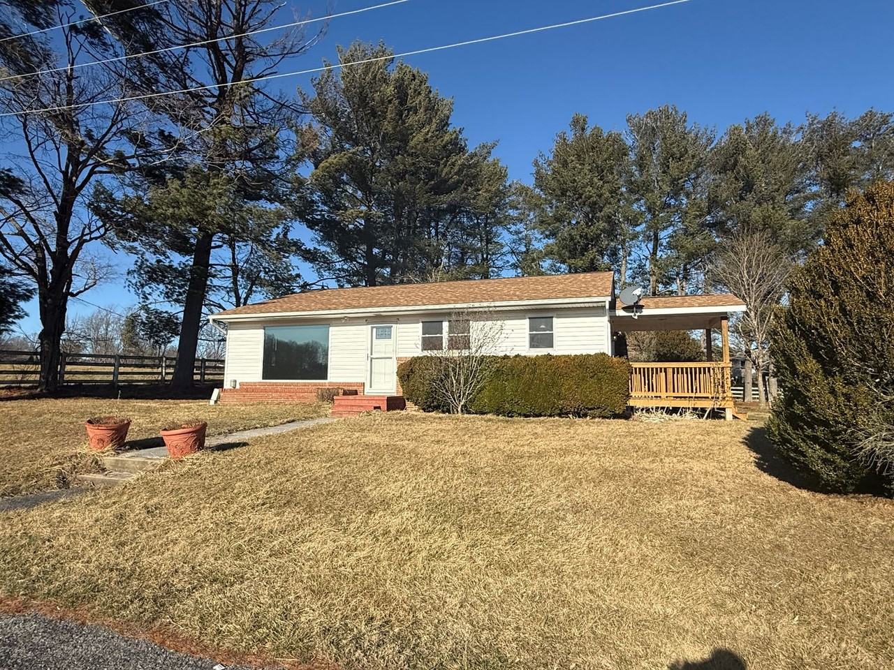 300 Monticello Ln - Photo 2 of 29