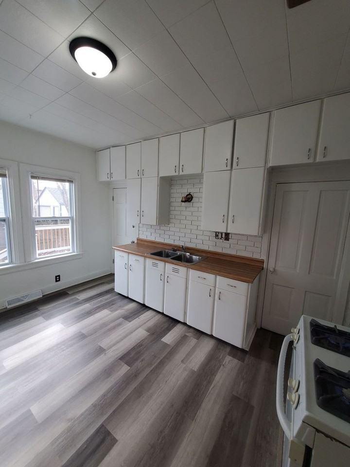 1816 Lasalle St - Photo 2 of 7