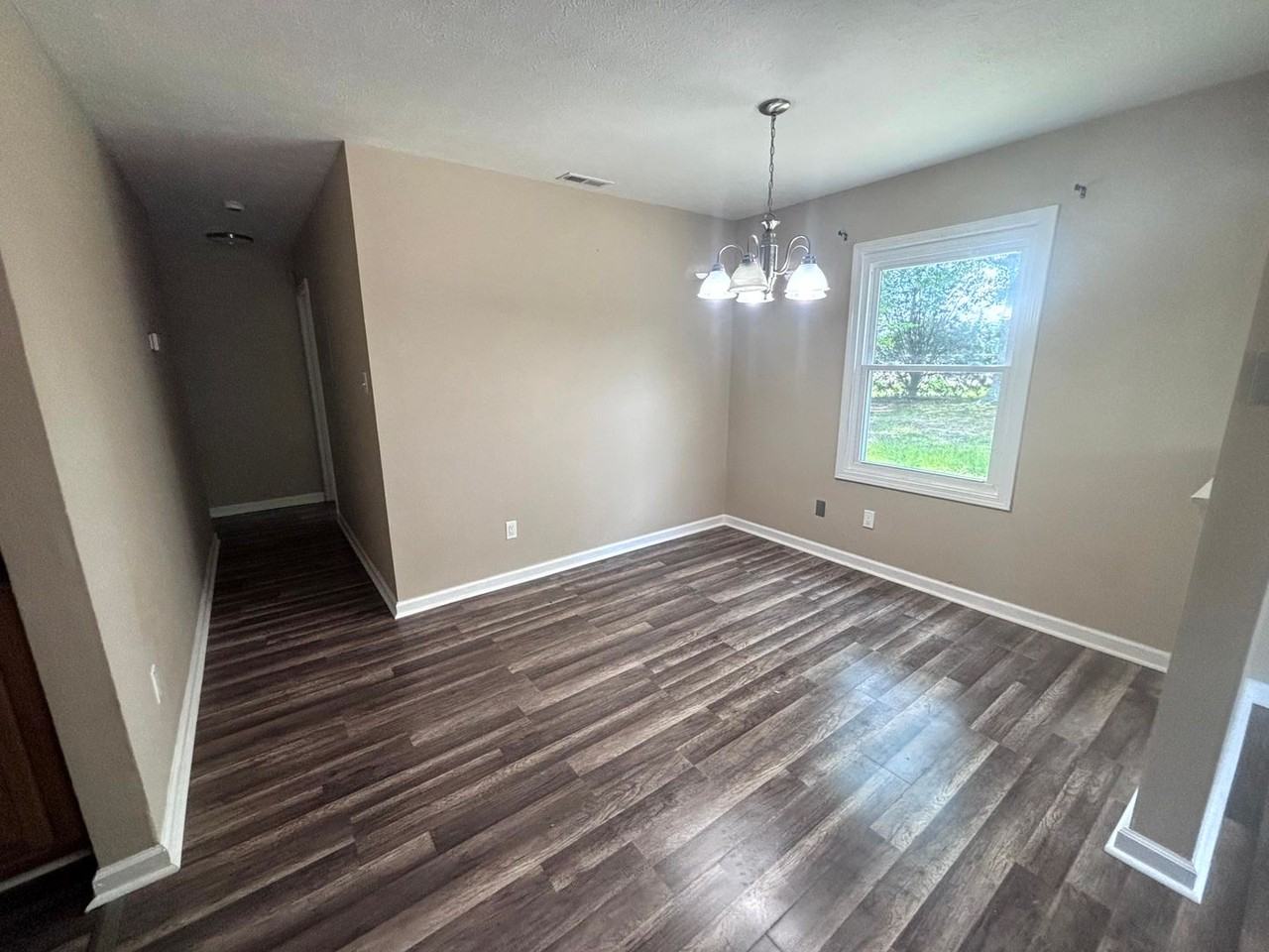 5523 Livingston Dr - Photo 5 of 21