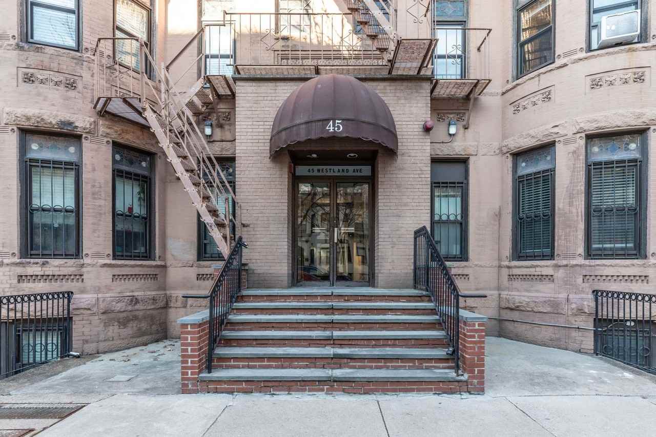 44 Westland Ave - Photo 4 of 21