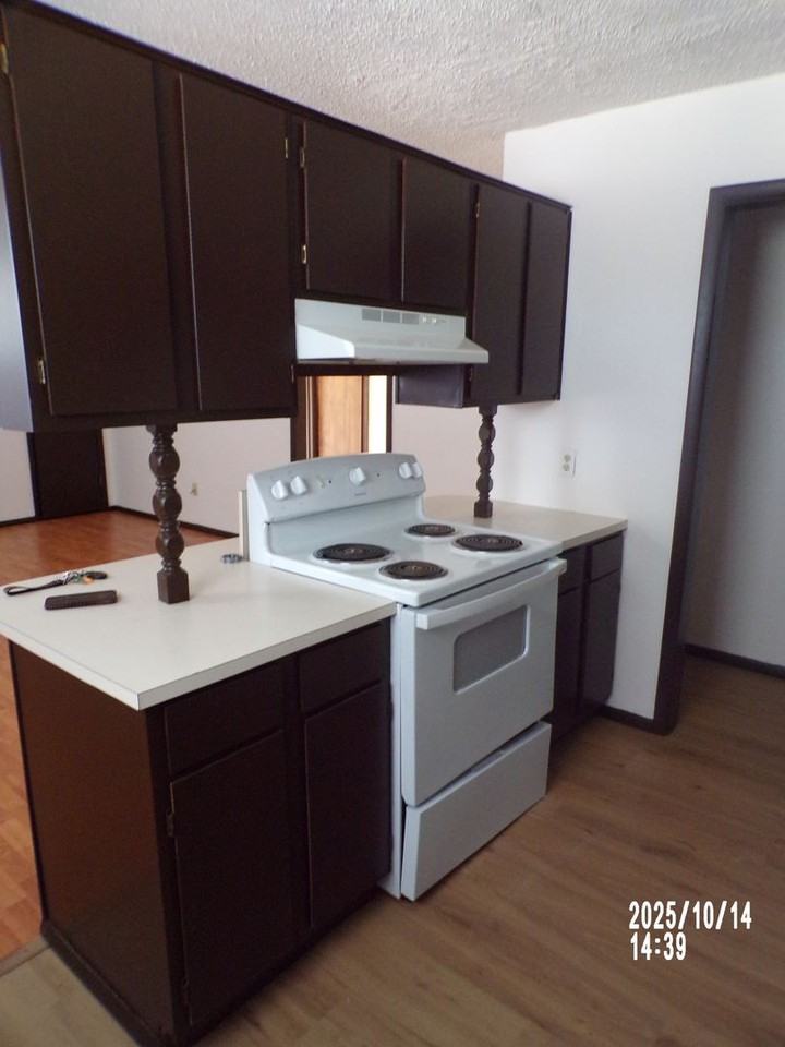 1110 Nw 52nd Cir - Photo 5 of 33