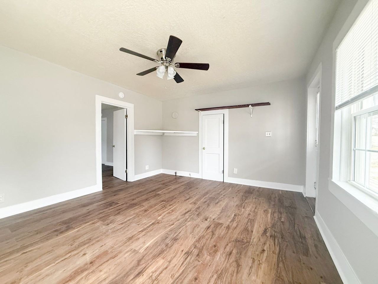 126 N Main St - Photo 3 of 13