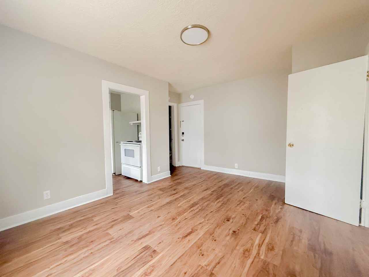 126 N Main St - Photo 6 of 13