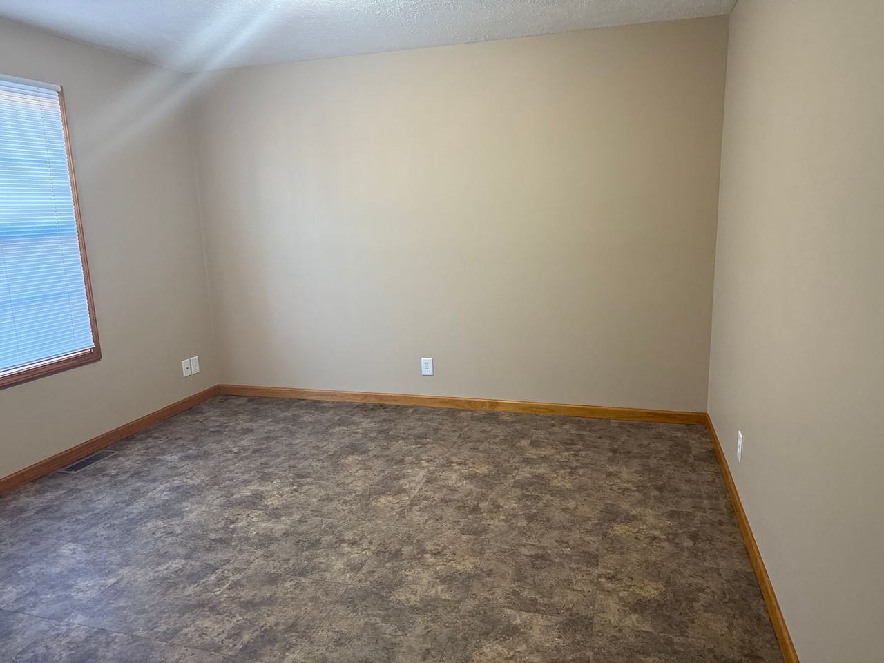 2912 Sandy Ln - Photo 7 of 24