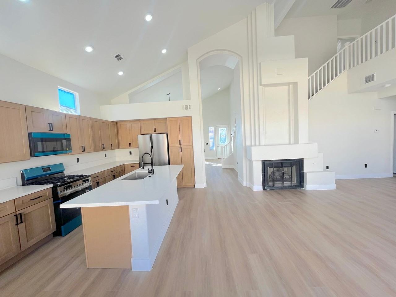 376 Blackstone River Ave - Photo 4 of 34