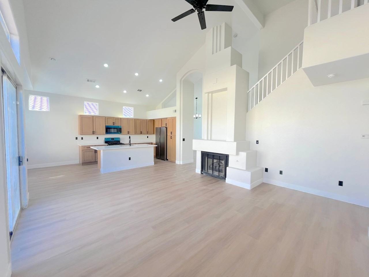 376 Blackstone River Ave - Photo 5 of 34